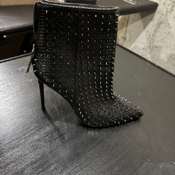 Steve Madden - Picture 1 of 5